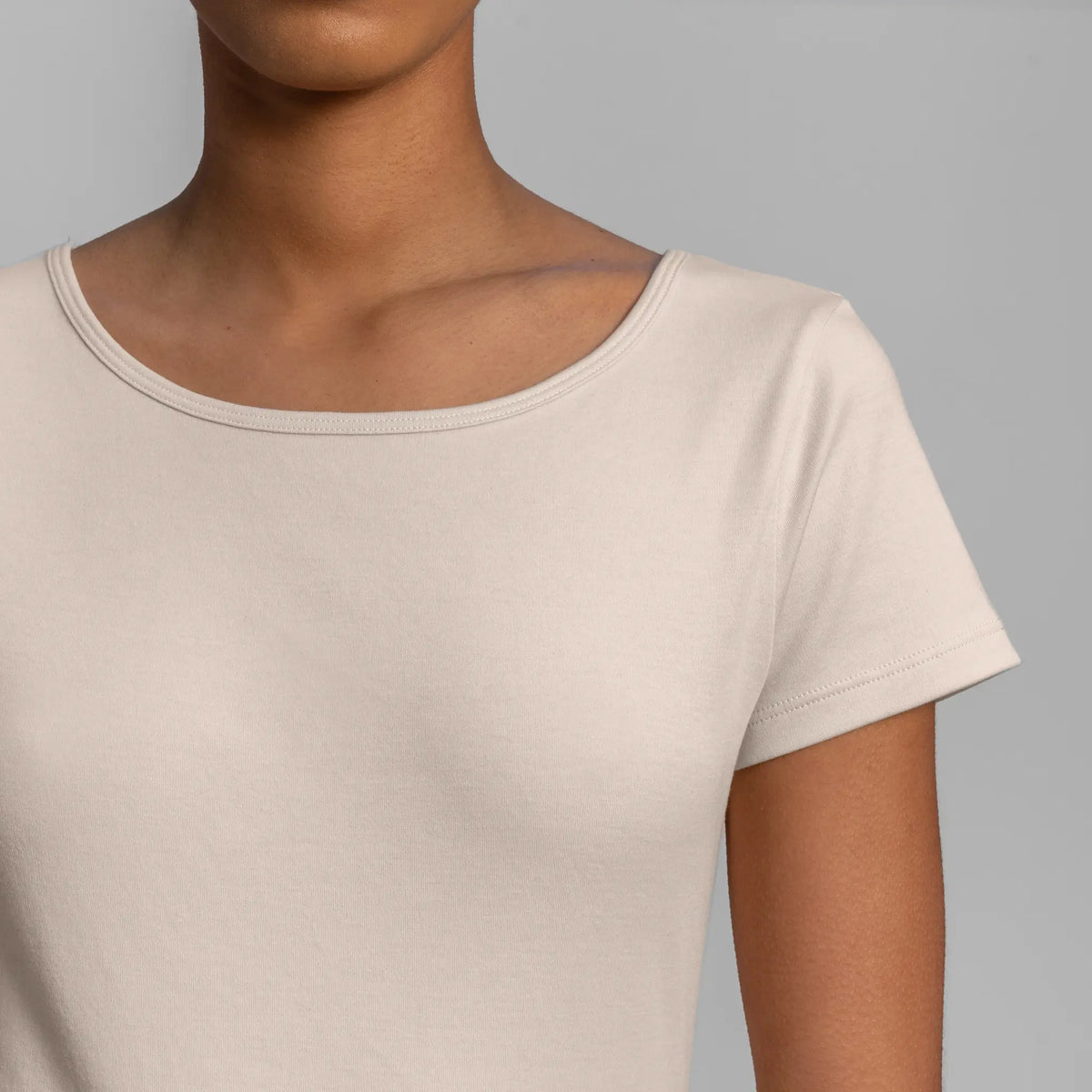 womens plastic free crew neck color undyed