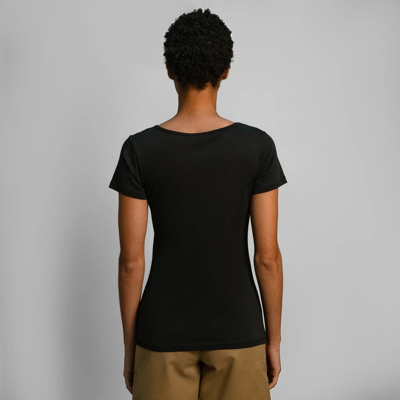 womens sustainable crew neck color black